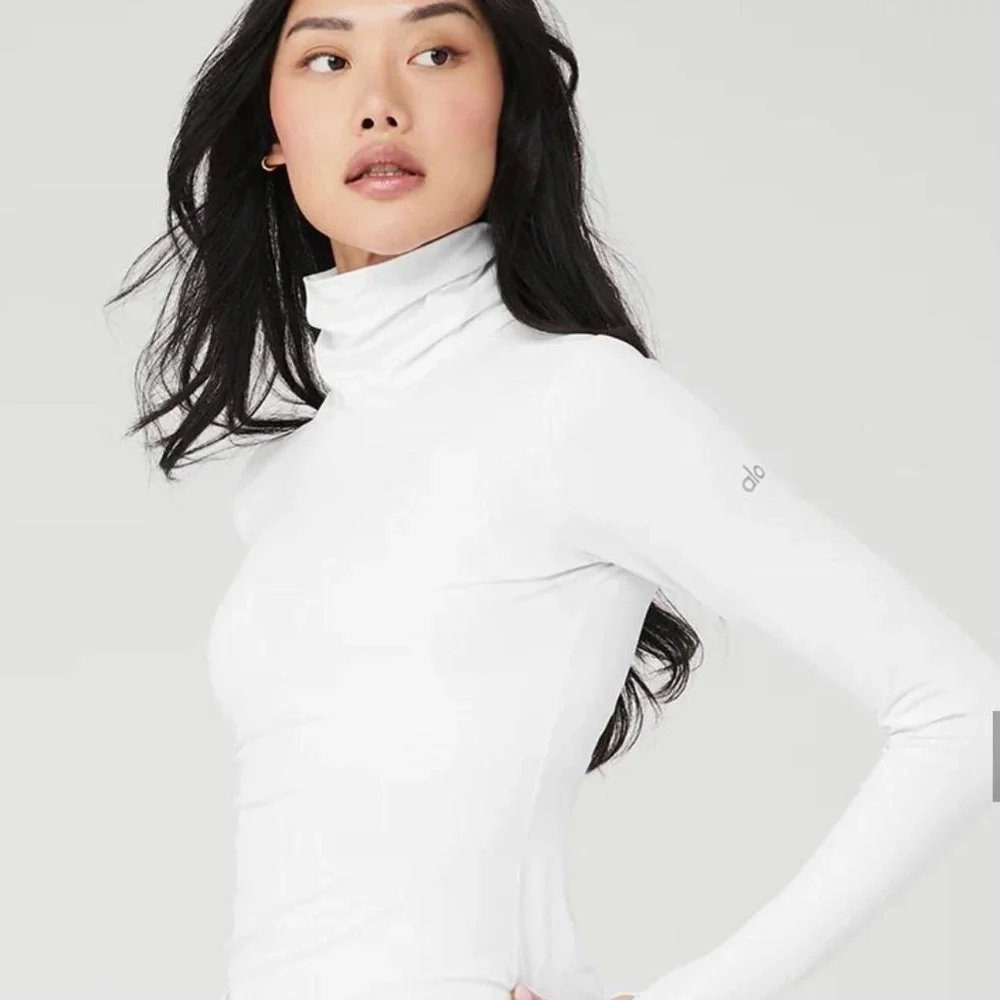 Alo Yoga Refine Turtleneck - Picture 2 of 5